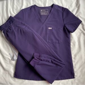 FIGS Deep Purple Scrub Set